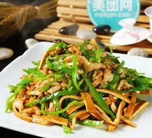 Green Pepper and Tofu Skin Shredded Pork