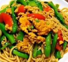 青椒炒蛋盖浇面