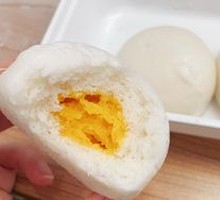 Cream-filled Bun