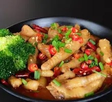 Fried Chicken Feet with Rice Crackers