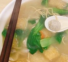 Pig Skin Noodle Soup with Pork Shreds and Meatballs
