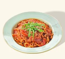 Slow-Cooked Tomato Meat Sauce Pasta