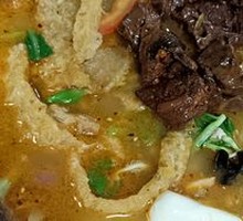 Pig Skin and Pork Ribs with Shredded Pork