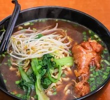 Braised Chicken Leg Noodles