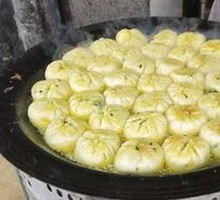 Chives and Vermicelli Pan-Fried Buns