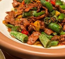 Stir-Fried Yellow Beef with Hangzhou Pepper