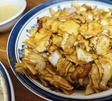 Stewed Intestine with Hand-Torn Noodles
