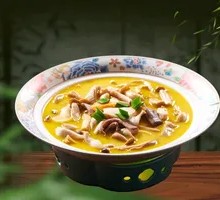Sour Radish and Deer Mushroom Stew with Pig's Trotters