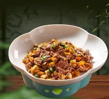 Gong Pepper Stir-Fried Yellow Beef