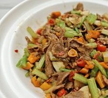 Stir-Fried Yellow Beef