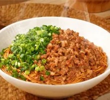 Mixed Sauce Dry Noodles with Minced Meat