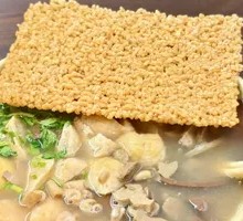 Duck Blood and Vermicelli Soup with Assorted Ingredients