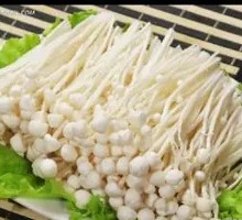 Clam and Enoki Mushroom Stir-fry