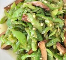 Green Pepper Stir-fried Tofu Cubes