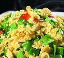 Green Pepper and Fish Roe Stir-Fried with Eggs