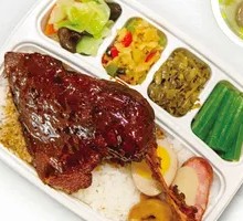 Sauce-Braised Duck Leg Rice