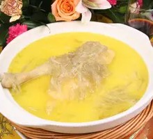 Pig's Trotter and Chicken Soup Pot
