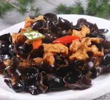 Stir-Fried Pork Slices with Wood Ear Mushrooms