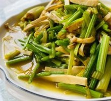 Stir-fried Pork Shreds with Celery and Tofu Skin