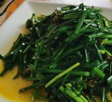 Leek and Earth Skin Mushroom Stir-fry