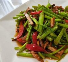 Stir-fried Oil Celery with Tofu Puff