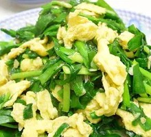 Stir-fried eggs with chives