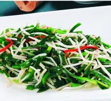 Stir-fried leek with bean sprouts