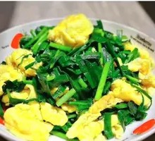 Stir-fried eggs with chives