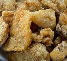 Pig Skin, Shredded Pork, Sausage and Fried Pork Rind Stir-fry