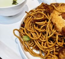 Pig Skin and Three Delicacies Fried Noodles