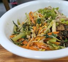 Green Pepper Shredded Pork Dry Noodles