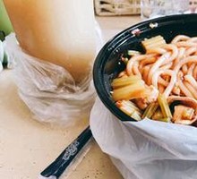 网红酱香鸡肉炒米粉