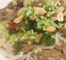 Stir-Fried Yellow Beef Noodles