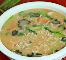 Pig Skin Noodles with Pork Shreds