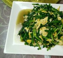 Stir-fried eggs with chives