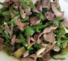 Green Pepper Stir-fried Chicken Offal