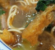 Pig Skin Noodles with Pork Shreds