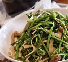 Stir-fried Celery with Tofu Skin