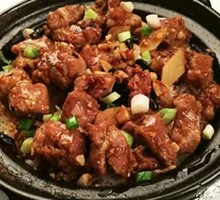 Braised Pork Rib and Chicken Clay Pot Rice