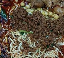 Spicy Pig Intestine with Peas and Meat Sauce