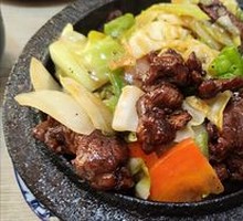 Black Pepper Beef Rice in Stone Pot