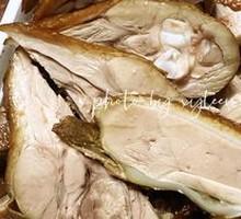 Sauce-Flavored Duck Leg