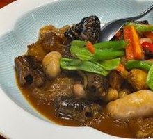 Eel, Chicken Kidney, and Pig Trotter Stew