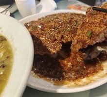 Black Pepper Beef with Rice Crackers