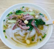 Pork stomach soup with rice noodles