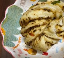 Minced Pork and Pickled Mustard Greens Buns