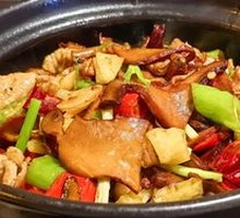 Yunnan Black Pork Stir-fried with Beefsteak Fungus