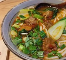 Premium Spicy Yellow Beef Noodles