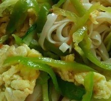 Green Pepper and Egg Noodles