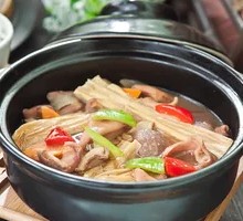 Braised Tofu Noodles in Yellow Sauce